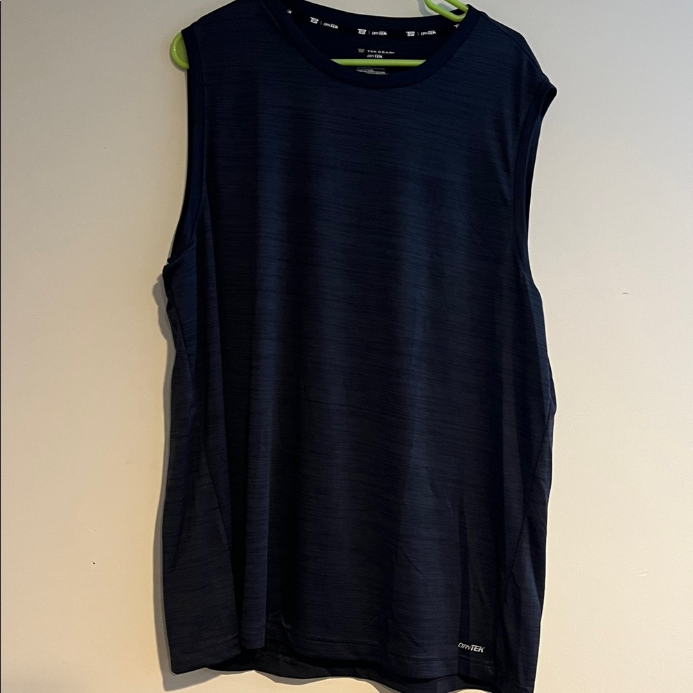 ♻️Tek Gear sleeveless shirt